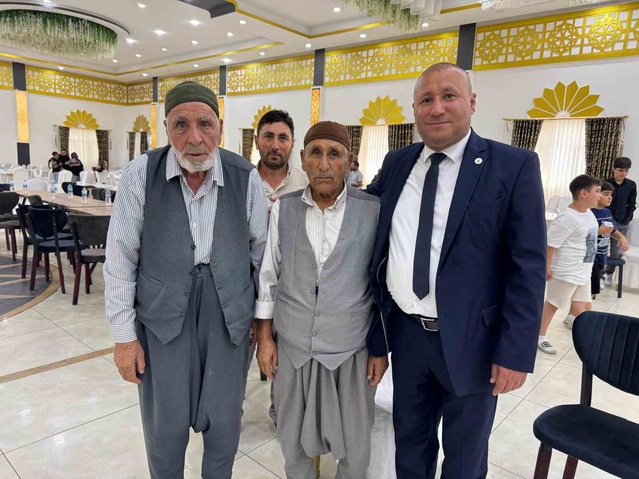 Almanya'daki iş insanı Halit Demiroğlu, Çermik'teki camiye 100 bin lira bağışladı