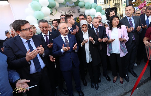 Bülent Turan, Manisa Turgutlu'daki silahlı saldırı sonrası ailelere uyarıda bulundu