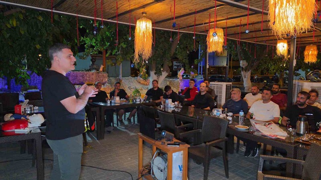 Nazilli'de motosiklet kulübü üyelerine NAFAD eğitmeninden ilk yardım eğitimi verildi