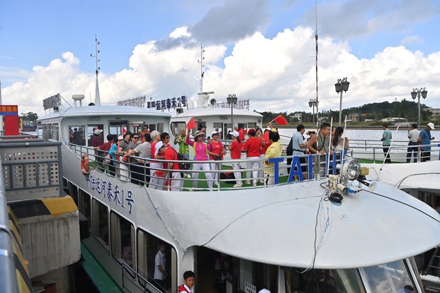 16 Eylül'de açılan Pinglu Kanalı, Guangxi'de tekne turlarıyla turizmi canlandırıyor