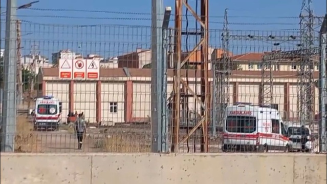 Diyarbakır'da depoda çalışan 2 işçi tiner kokusundan etkilenip hastaneye kaldırıldı