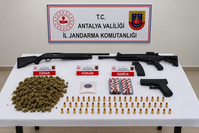 Antalya Serik'te jandarmanın uyuşturucu operasyonunda 20 şüpheli gözaltına alındı