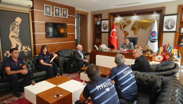 Kars İtfaiye Müdürü Cemil Acay, İtfaiye Haftası'nda Başkan Senger'i ziyaret etti