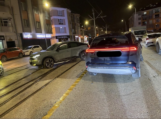 Eskişehir'de raylar üzerindeki kaza SSK-BATIKENT tramvay seferlerini aksattı