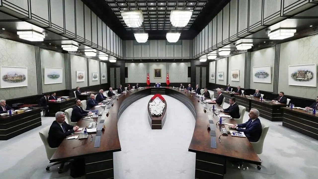 Kabine bugün toplanıyor: Gündemde fon soruşturması ve dış politika var