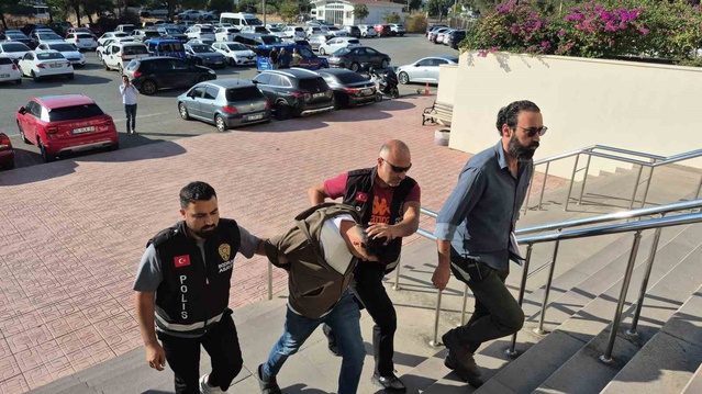 Bodrum'da 3 bıçak darbesiyle arkadaşını öldürdüğü iddia edilen F.D. adliyeye sevk edildi