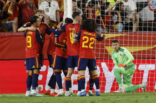 İspanya, Lamine Yamal'ın iki golüyle Hırvatistan'ı 4-1 yenip grupta 2'de 2 yaptı