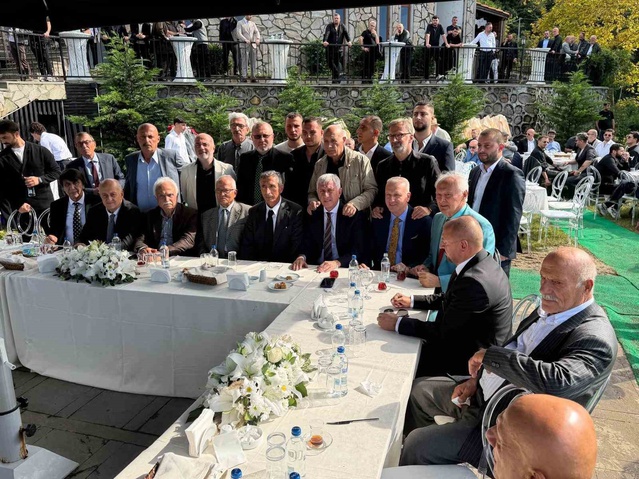 Trabzon Sürmene'de Saral ailesi yaklaşık 3 bin kişiyle yemekte buluştu