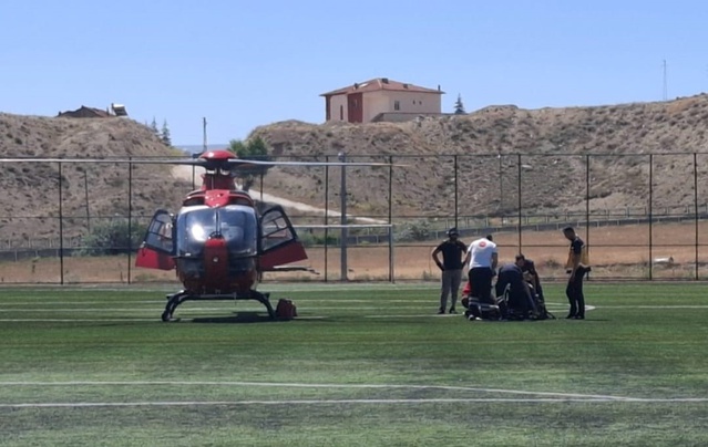 Hava ambulansı Darende'de kalp krizi geçiren 58 yaşındaki hastayı Malatya'ya taşıdı