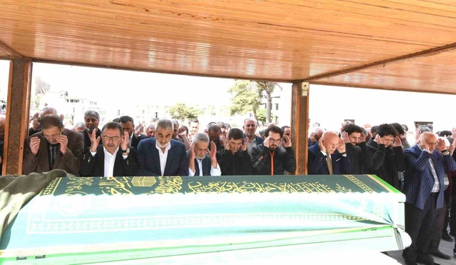 Orhan Bulutlar'ın kız kardeşi Edibe Avcı Erzurum'da son yolculuğuna uğurlandı