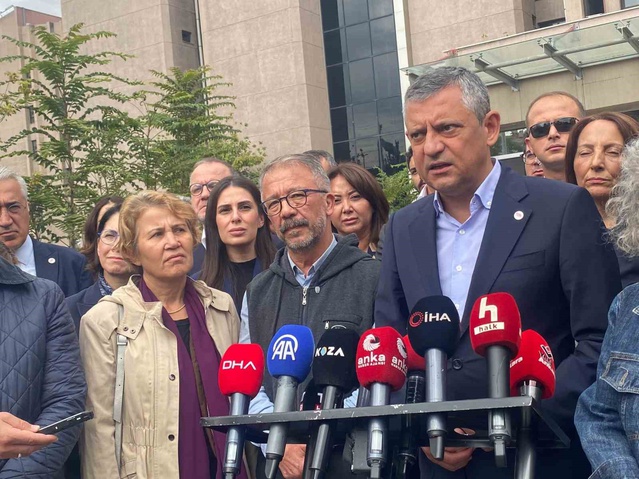 Sıhhiye'ye gelen Özgür Özel'in 103 kişinin öldüğü 10 Ekim davasında konuşması bekleniyor.