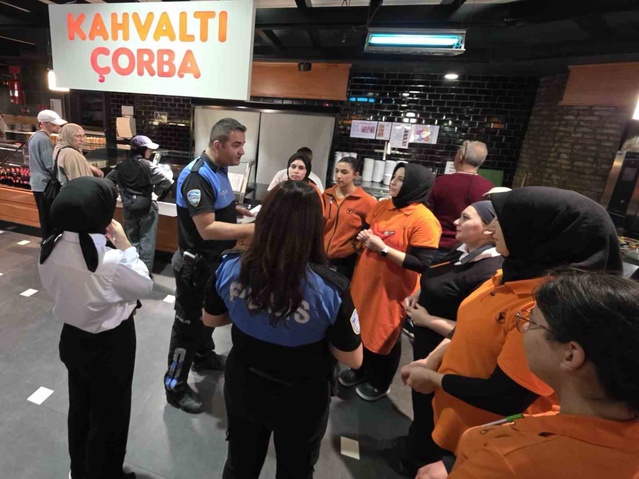 Bilecik Bozüyük'te polis 4 iş yerinde 36 vatandaşa dolandırıcılık uyarısı yaptı