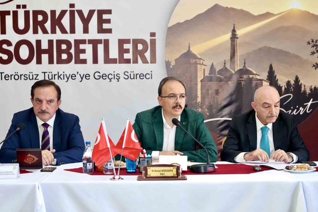 Siirt'te düzenlenen panelde terörsüz Türkiye ve toplumsal dayanışma ele alındı