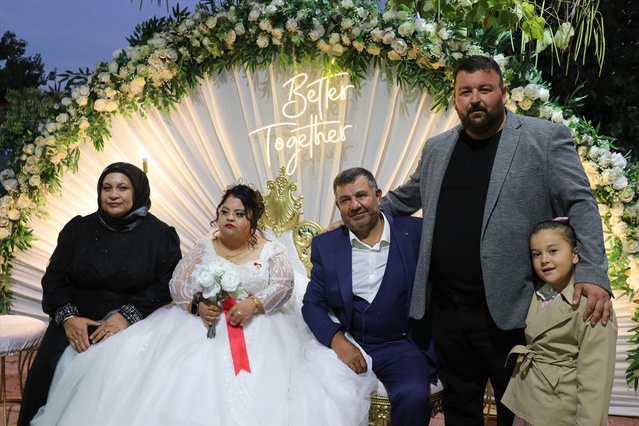 Burdur'da 28 yaşındaki Elif gelinliğini giydi! Düğün fikri iki hafta önce yakaladığı buketten çıktı