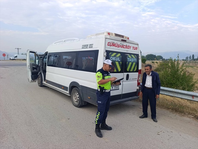 Gümüşhacıköy'de jandarma okul servislerini denetledi, denetimler yıl boyu sürecek