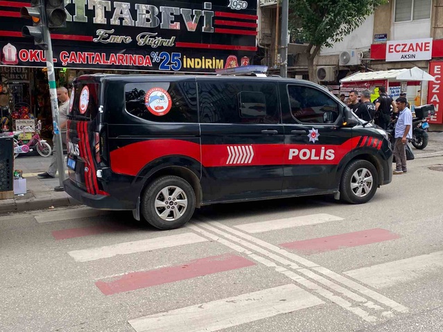 Elazığ'da Nailbey Mahallesi'nde bıçaklı kavgada 2 kişi yaralandı