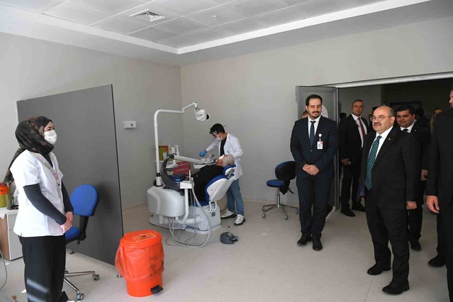 Sındırgı Devlet Hastanesi 20 Eylül 2026'da hizmete girdi, Vali Ustaoğlu ziyaret etti
