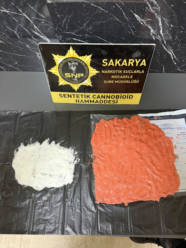 Sakarya'da çoraba gizlenmiş 570 gram uyuşturucu ele geçirildi, 5 zanlı tutuklandı