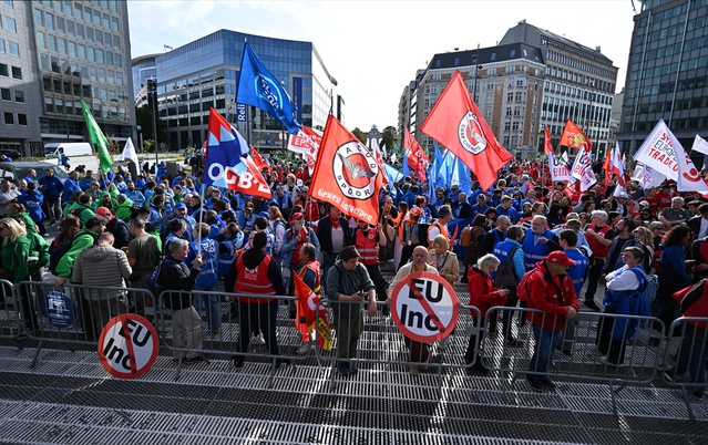 Brüksel'de sendikalar EU Inc. teklifini bakanlar toplantısı sırasında protesto etti