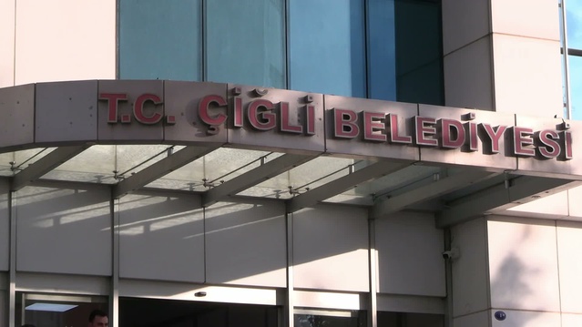 İzmir Çiğli'de TKP, AK Parti'ye geçen Başkan Yıldız'a istifa çağrısı yaptı