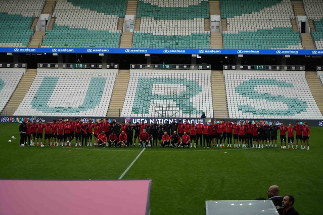 A Milli Futbol Takımı, İtalya maçı öncesi Bursa'da son antrenmanını yaptı