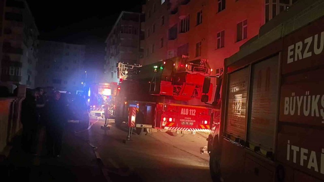 Erzurum Palandöken'de 6 katlı apartmanda yangın çıktı, mahsur kalanlar tahliye edildi