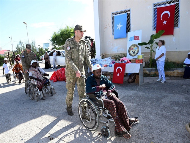 MSB, Somali'de gazi ve ailelerine 40 tekerlekli sandalye dağıtıldığını açıkladı