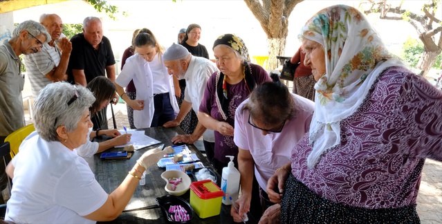 Mersin Toroslar'da sağlık personeli aşırı şekerin obezite ve diyabet riskini anlattı