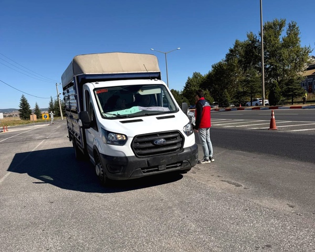 Uşak'ta hayvan hastalıklarına karşı tarım ve jandarma ekipleri yol denetimi yapıyor