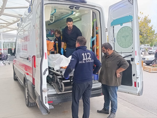 Konya Beyşehir'de sanayi sitesindeki kamyonun kasasından düşen kişi yaralandı