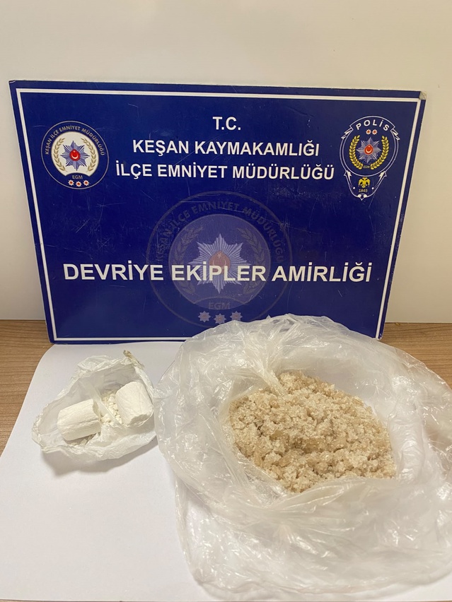 Keşan'da takside metamfetamin ve kokain ele geçirildi, 2 şüpheli tutuklandı