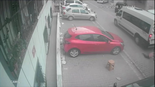 Servis minibüsünün çarptığı Dolunay hayatını kaybetmişti! Kaza anı güvenlik kamerasına yansıdı