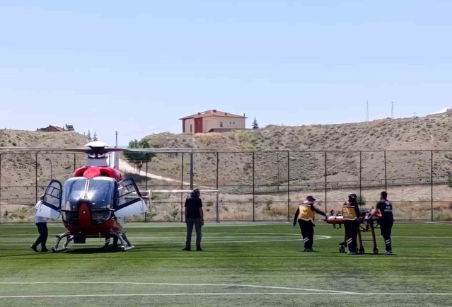 Kalp krizi geçiren 74 yaşındaki hasta hava ambulansıyla Malatya'ya sevk edildi