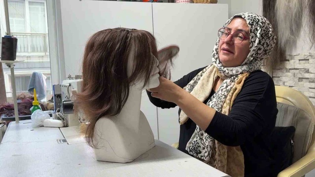 Asiye Koçuk, 34 yıldır peruk yapıyor, kanser hastası kadınlara ücretsiz gönderiyor