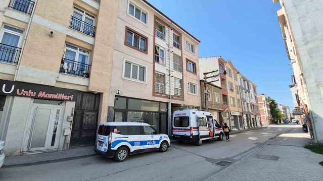 Eskişehir Tepebaşı'nda yataktan düşen 80 yaşındaki adam yaşamını yitirdi