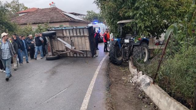 Balıkesir'de traktör römorku devrildi: 23 yaralı