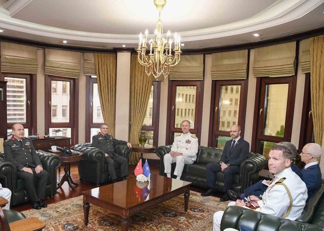Ankara'da NATO Napoli Komutanı Wikoff'u Genelkurmay Başkanı Bayraktaroğlu kabul etti.