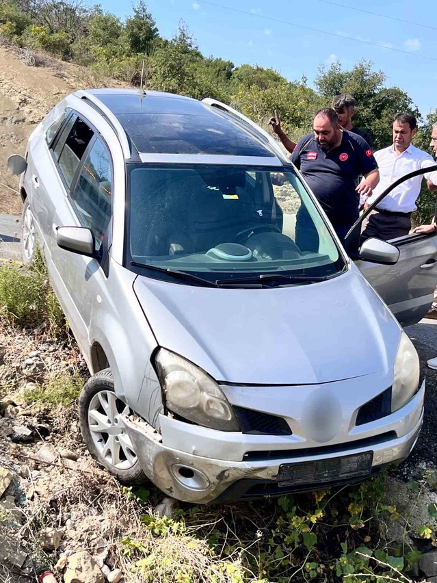 Osmaniye Bahçe'de kontrolden çıkan otomobil devrildi, sürücü hafif yaralandı