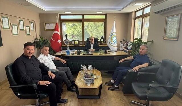 Edremit Ticaret Odası'nda geçmiş dönem başkanı Mehmet Ertaş ağırlandı