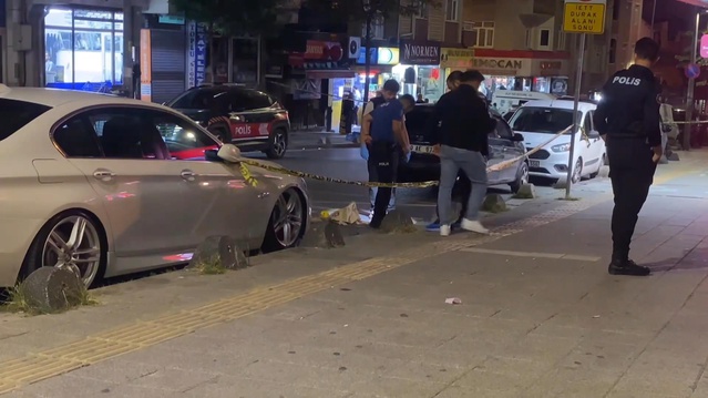 Esenler'de bıçakla ekiplere koşan şüpheli, ihtara uymayınca vurularak durduruldu