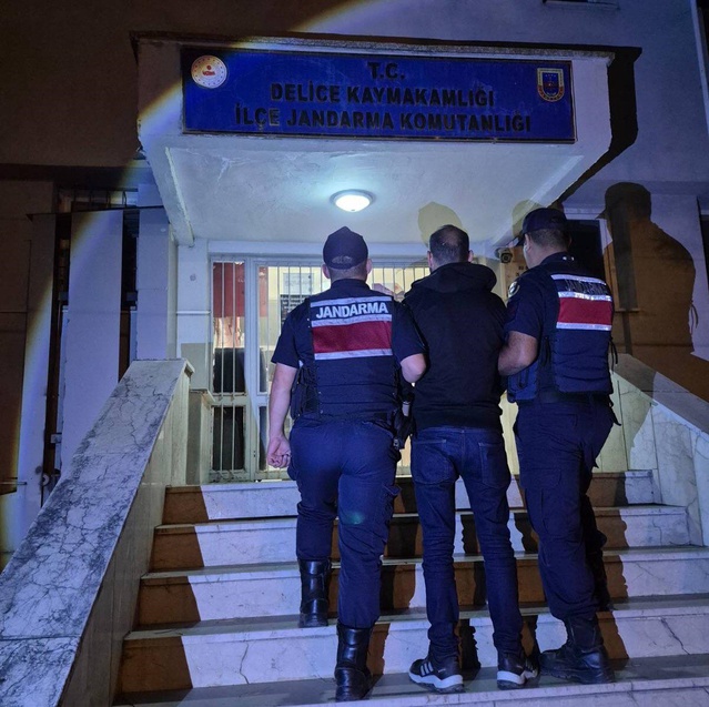 Kırıkkale'de Jandarma, 17 yıl 6 ay 12 gün hapis cezası olan firari hükümlüyü yakaladı