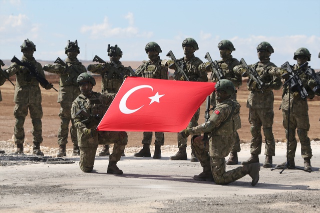 Bayraktar, Şanlıurfa'da TEKNOFEST Güneydoğu'nun son hazırlıklarını inceledi