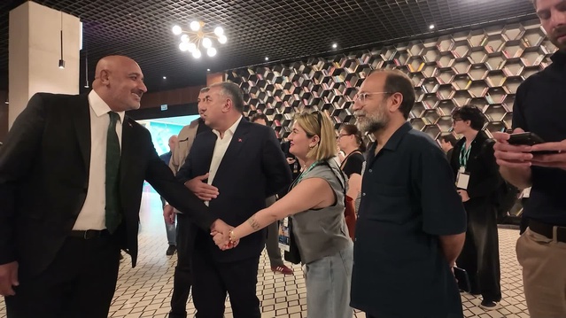 Asghar Farhadi, Adana Altın Koza'da Yaşam Boyu Başarı Ödülü'nü aldı
