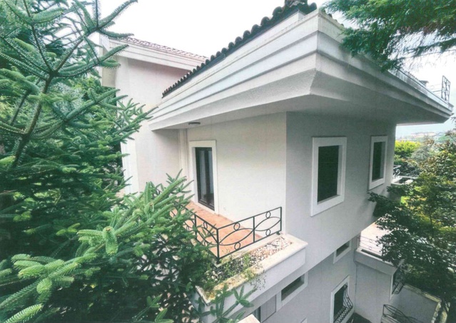 Beykoz Acarkent'te Yarız ve Turhan'a ait 1,2 milyar TL'lik 5 lüks villaya el konuldu