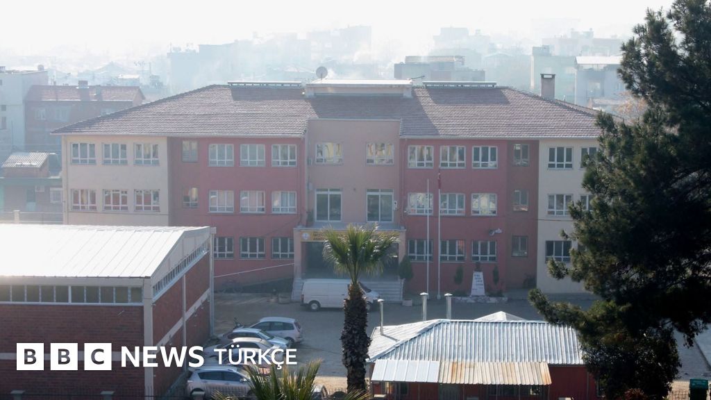 Manisa'da okul önünde silahlı saldırı: Sekiz yaralı