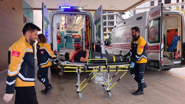Bursa İnegöl'de 12 yaşındaki çocuk, merdiven korumalığından kayıp düşerek yaralandı