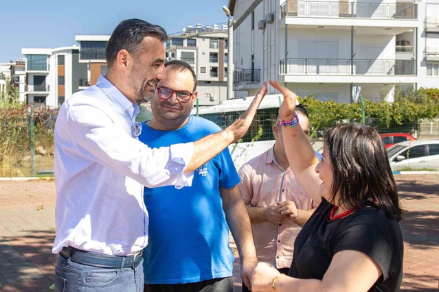 Manavgat'ta Macar ve Manavgatlı öğrenciler çevre için fidan dikti