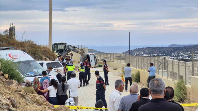 Muğla Bodrum'da devrilen kamyonetin altında kalan 15 yaşındaki sürücü öldü