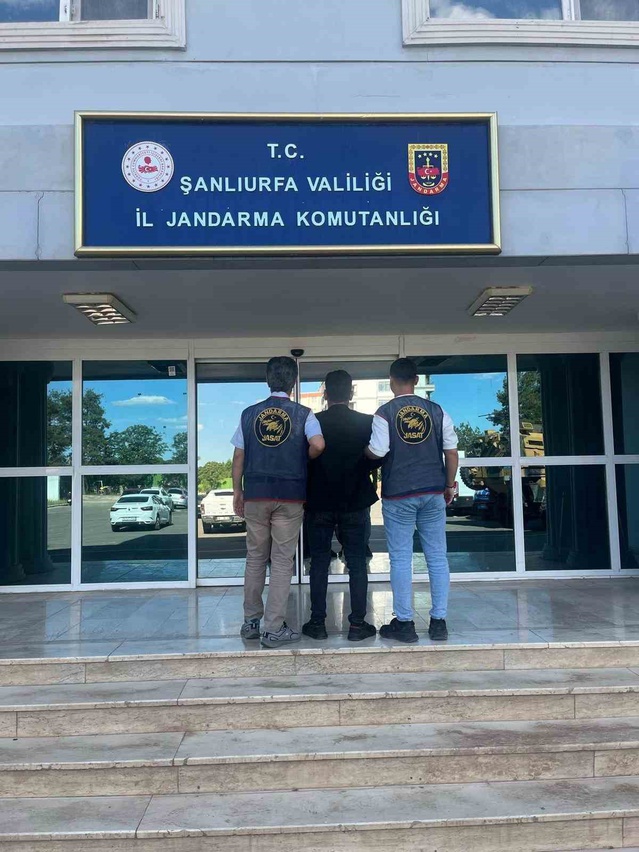 Karaköprü'de kesinleşmiş 5 yıl 9 ay hapis cezası olan hırsızlık hükümlüsü tutuklandı