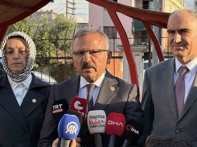 TBMM komisyonu Turgutlu'da aileleri dijital şiddet ve gamalı haça karşı uyardı